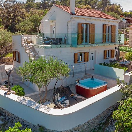Uniquely Designed Villa Ivana With Outdoor Jacuzzi Nearby The Pebble Banje Beach At The Island Of Solta Rogac ภายนอก รูปภาพ
