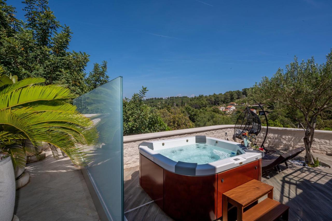 Uniquely Designed Villa Ivana With Outdoor Jacuzzi Nearby The Pebble Banje Beach At The Island Of Solta Rogac ภายนอก รูปภาพ