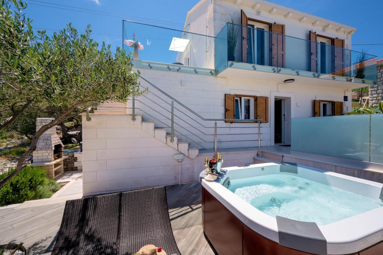 Uniquely Designed Villa Ivana With Outdoor Jacuzzi Nearby The Pebble Banje Beach At The Island Of Solta Rogac ภายนอก รูปภาพ