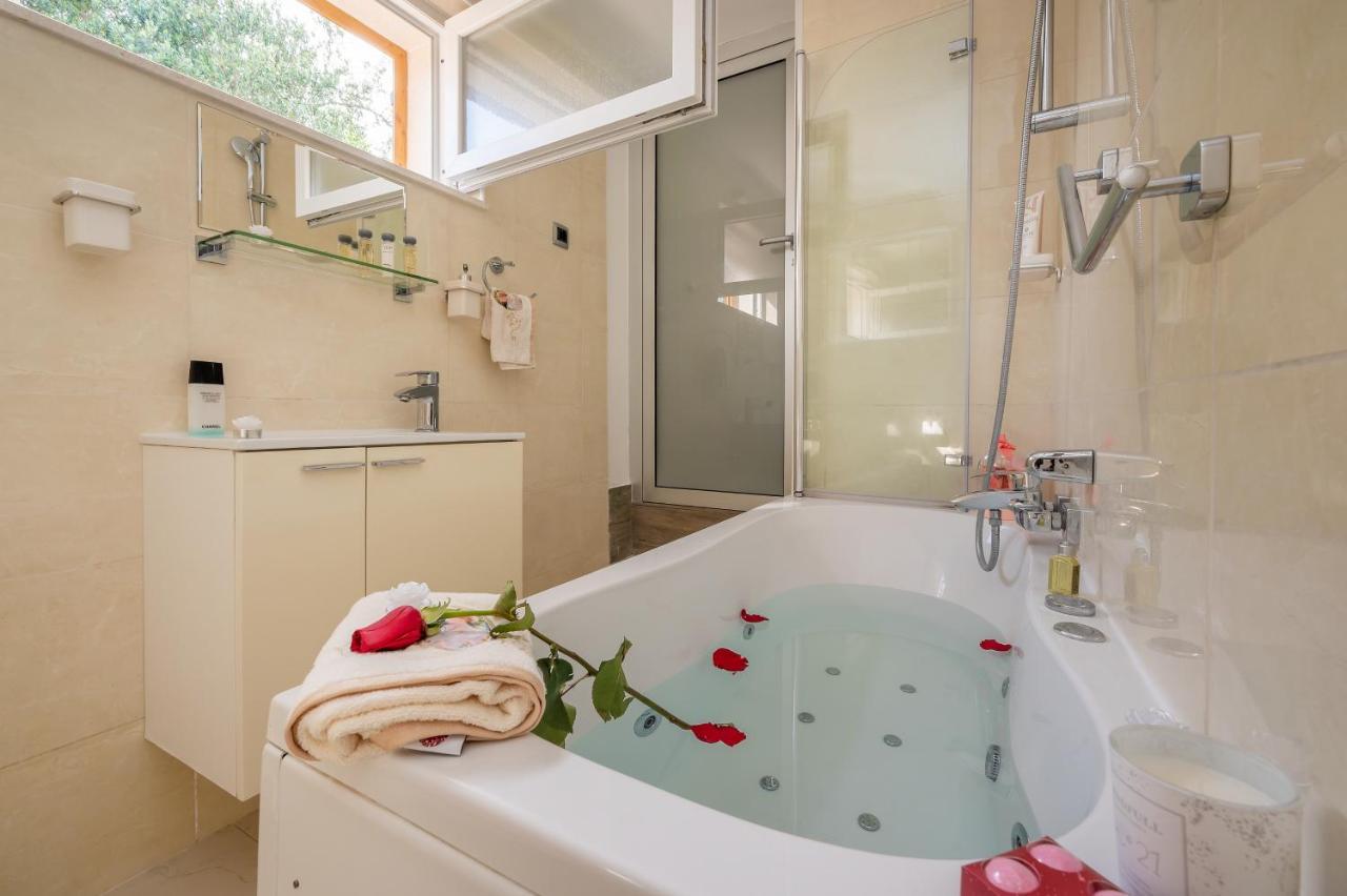 Uniquely Designed Villa Ivana With Outdoor Jacuzzi Nearby The Pebble Banje Beach At The Island Of Solta Rogac ภายนอก รูปภาพ