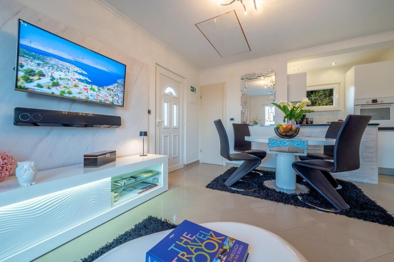 Uniquely Designed Villa Ivana With Outdoor Jacuzzi Nearby The Pebble Banje Beach At The Island Of Solta Rogac ภายนอก รูปภาพ