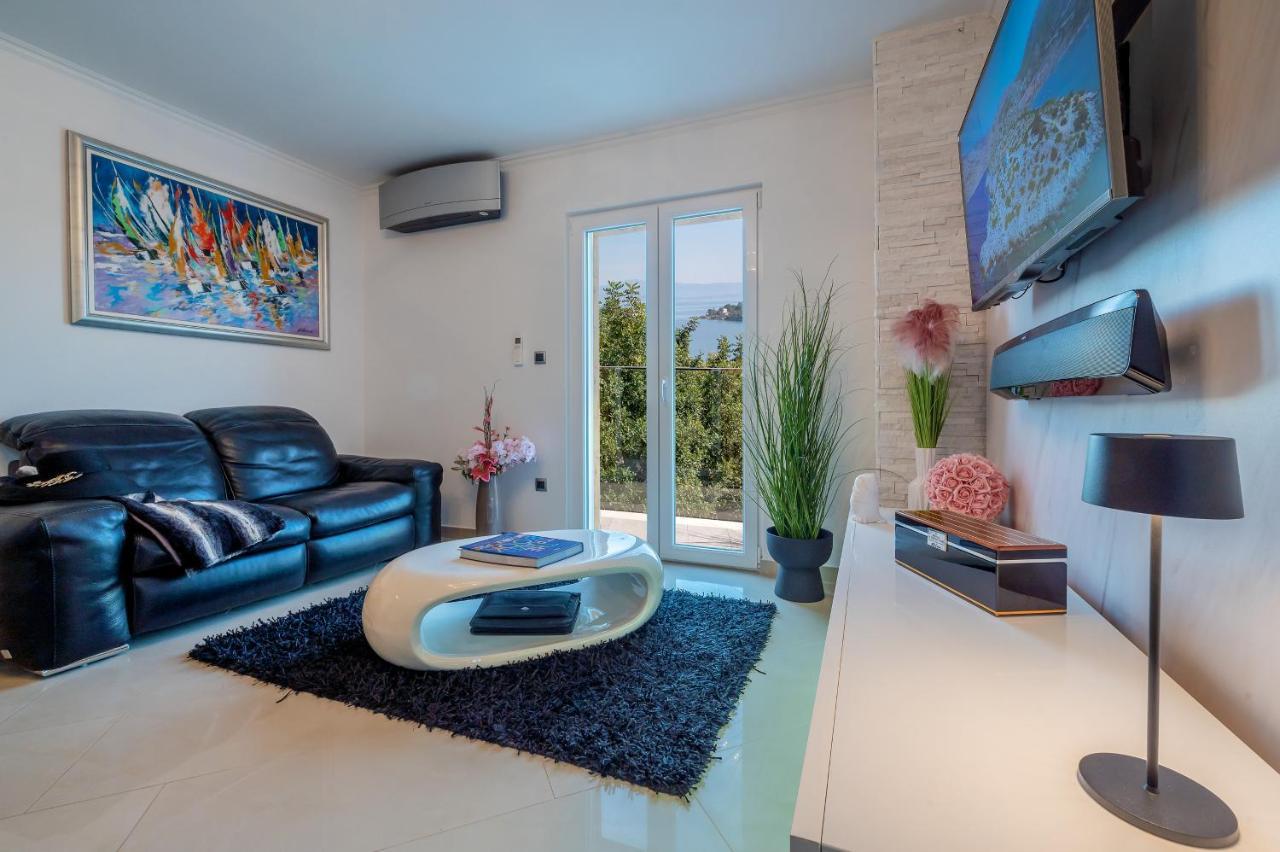 Uniquely Designed Villa Ivana With Outdoor Jacuzzi Nearby The Pebble Banje Beach At The Island Of Solta Rogac ภายนอก รูปภาพ