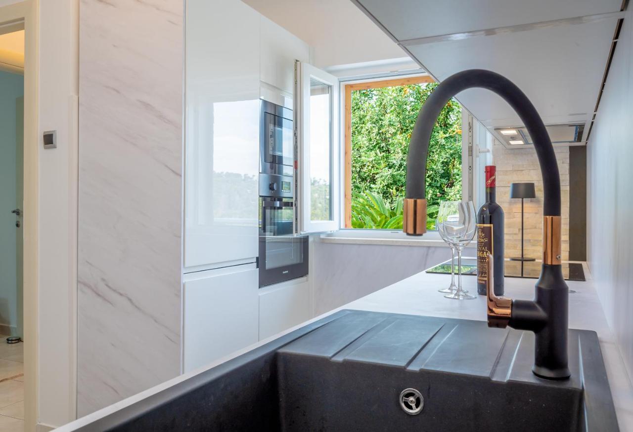 Uniquely Designed Villa Ivana With Outdoor Jacuzzi Nearby The Pebble Banje Beach At The Island Of Solta Rogac ภายนอก รูปภาพ